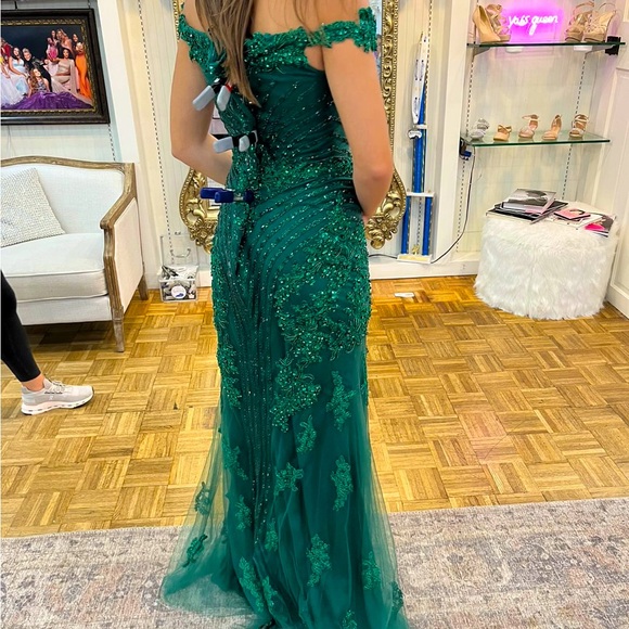 Prom pageant dress - Picture 2 of 4